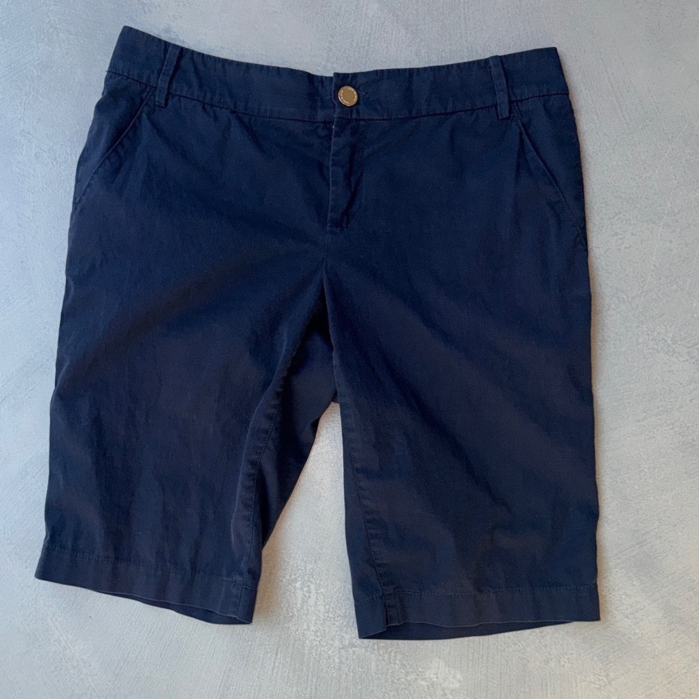 Tory Burch Women's Bermuda Length Navy Blue Cotton Shorts - tiny Flaw.